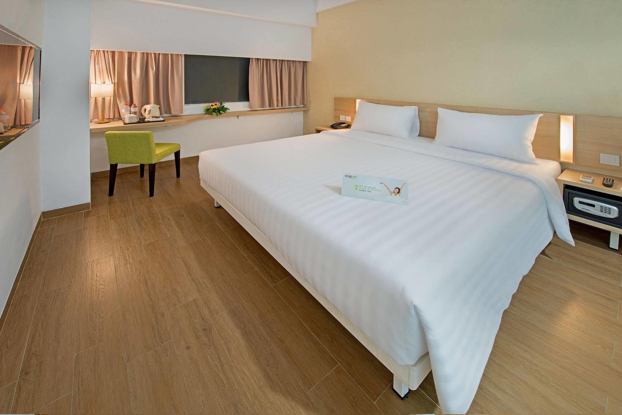 Whiz Prime Hotel Pajajaran Bogor Ngoại thất bức ảnh