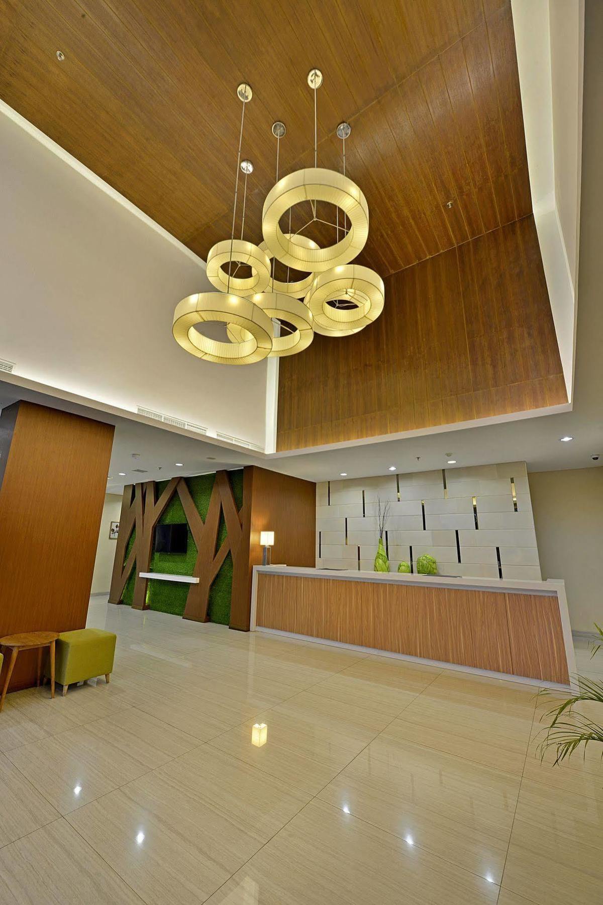 Whiz Prime Hotel Pajajaran Bogor Ngoại thất bức ảnh