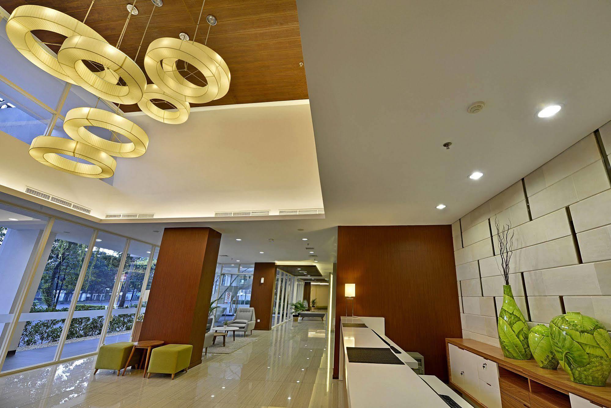Whiz Prime Hotel Pajajaran Bogor Ngoại thất bức ảnh