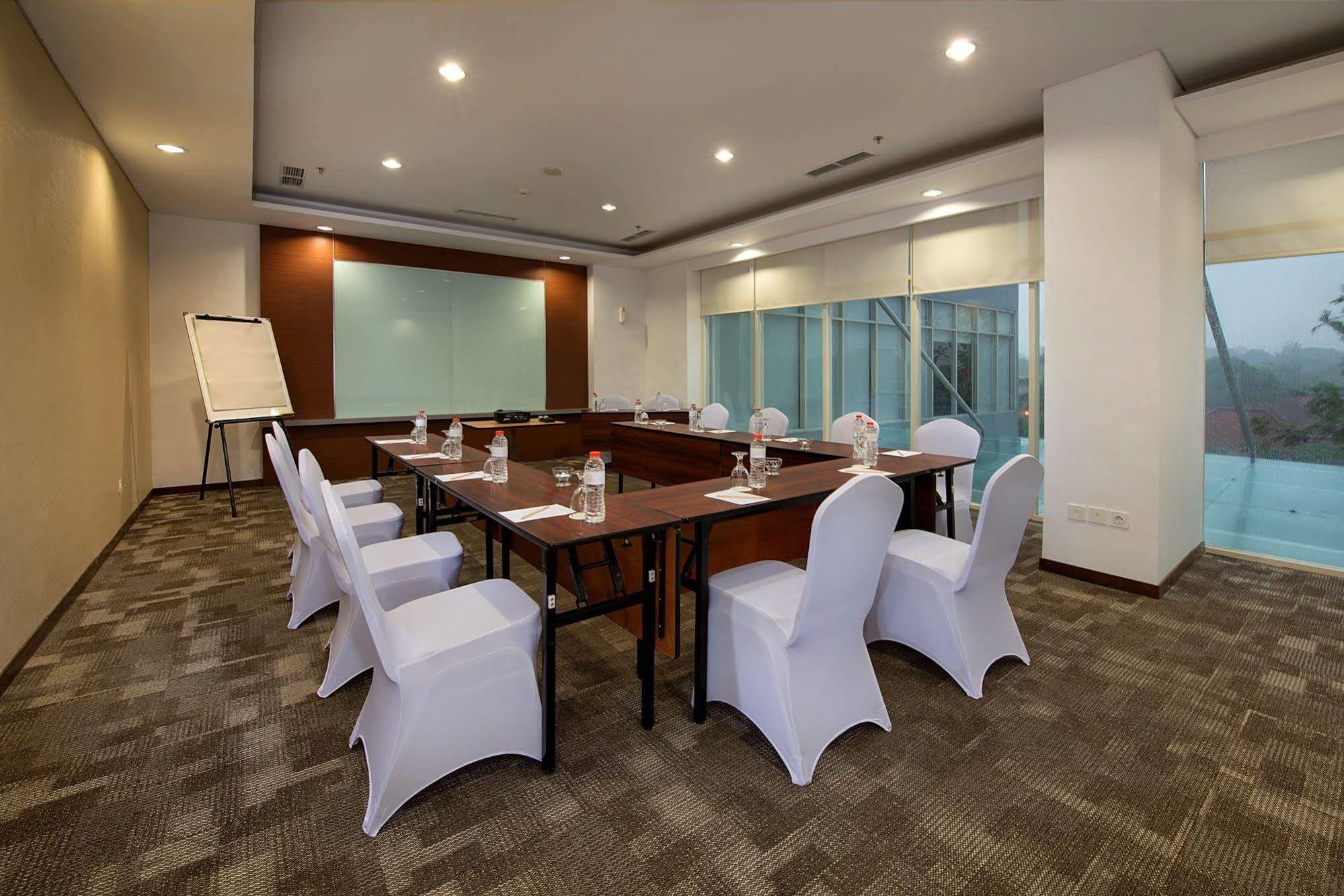 Whiz Prime Hotel Pajajaran Bogor Ngoại thất bức ảnh