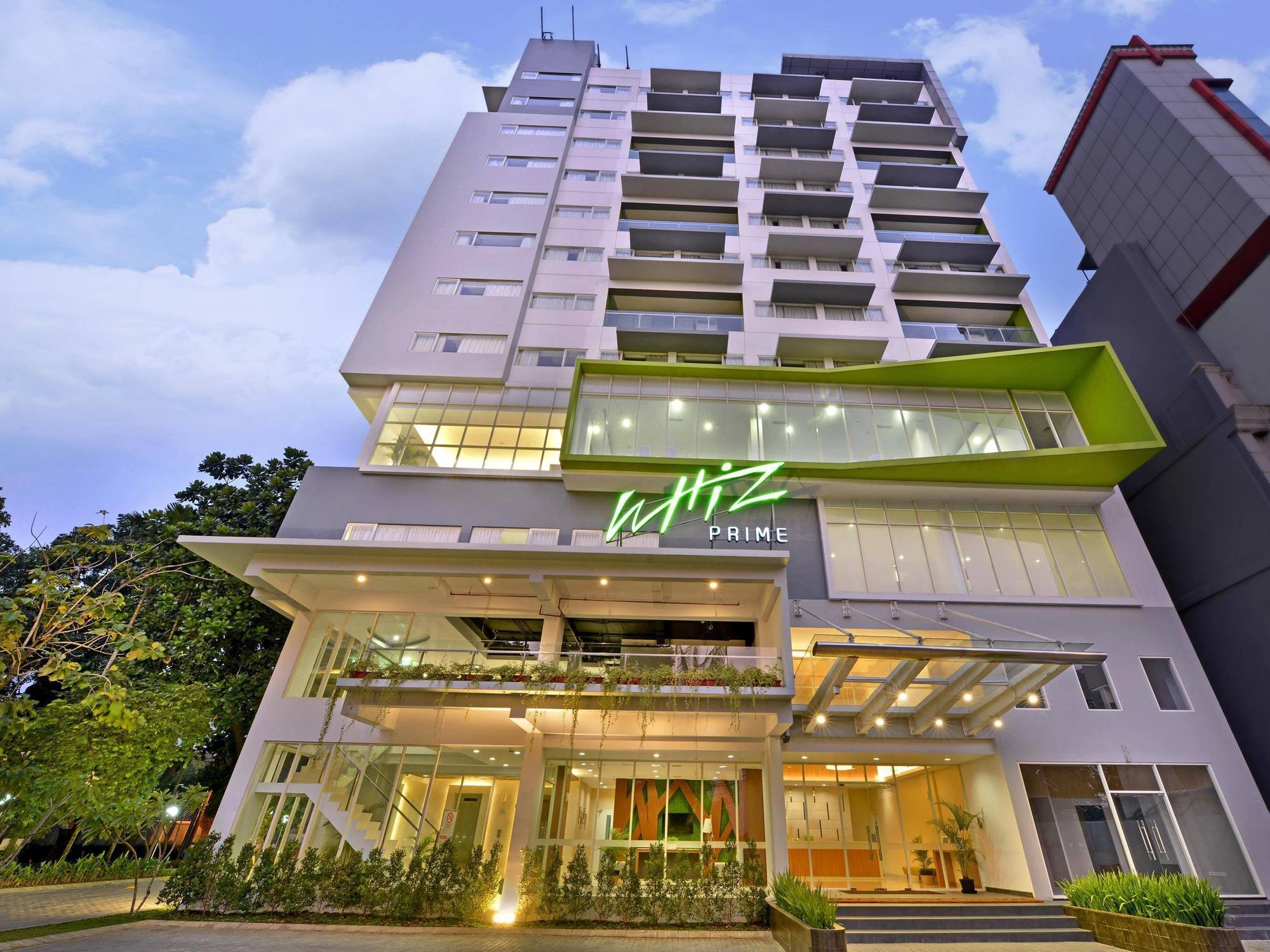 Whiz Prime Hotel Pajajaran Bogor Ngoại thất bức ảnh